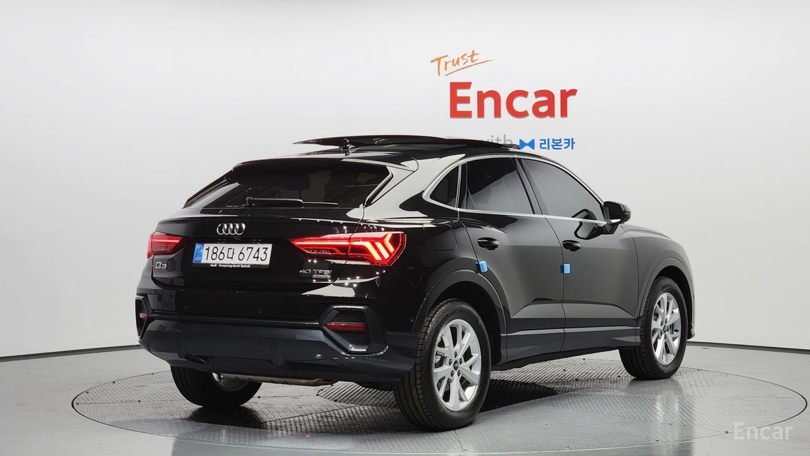 Audi Q3 - фото 1