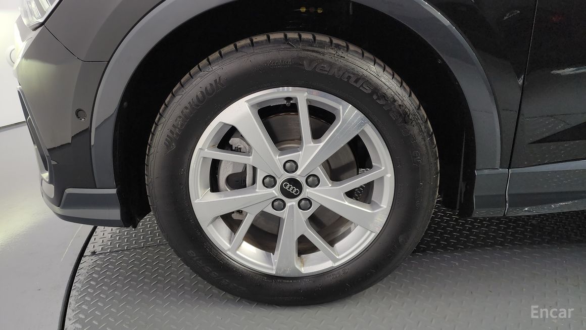 Audi Q3 - фото 4