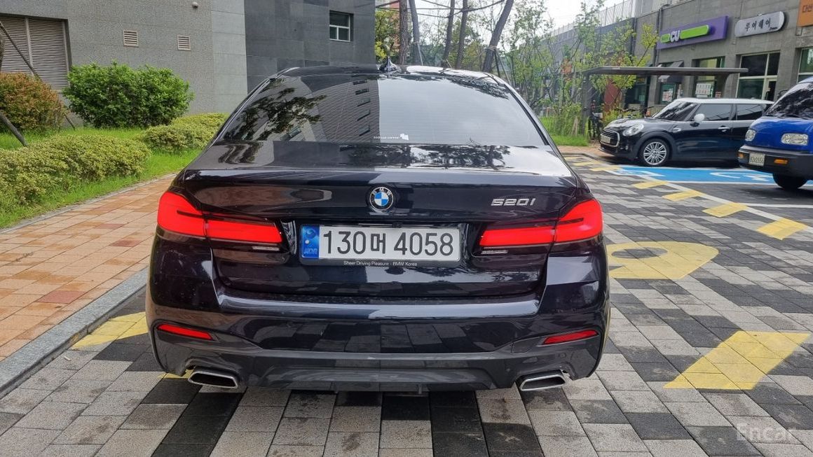 BMW 5 Series - фото 1