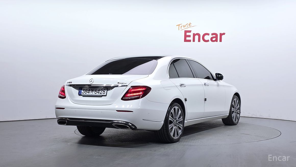 Mercedes-Benz E-Class - фото 1