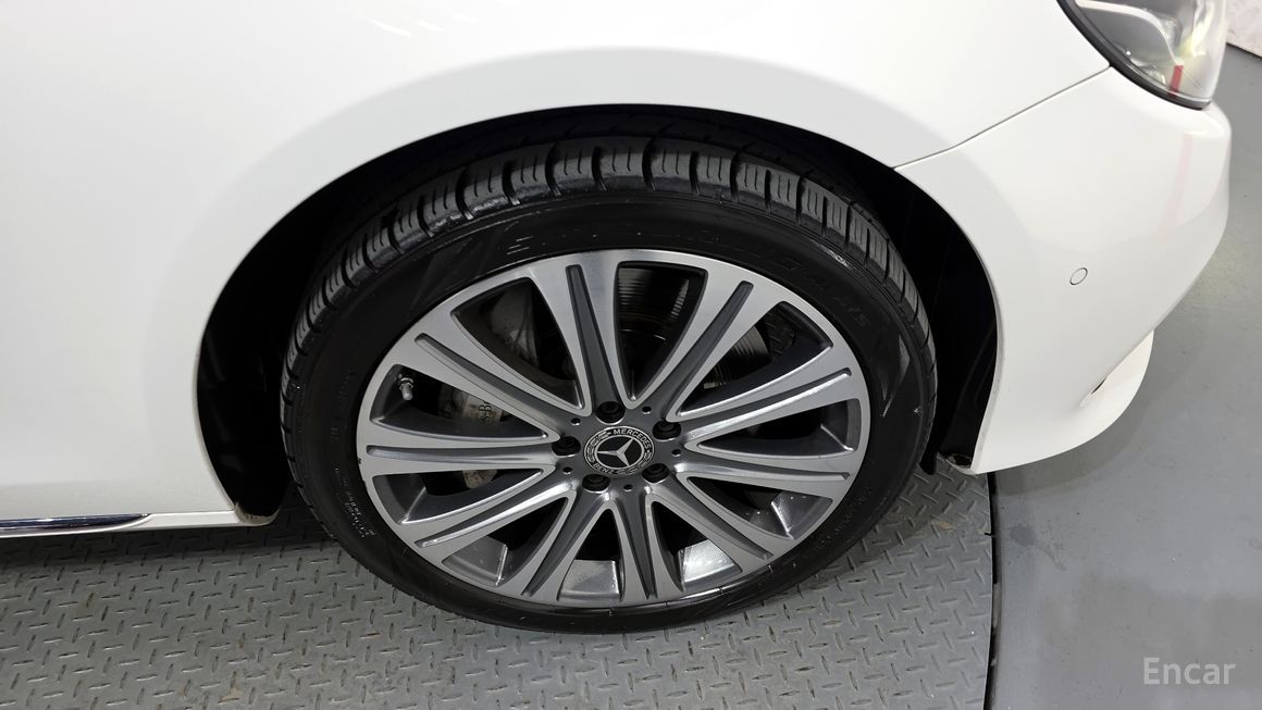 Mercedes-Benz E-Class - фото 4