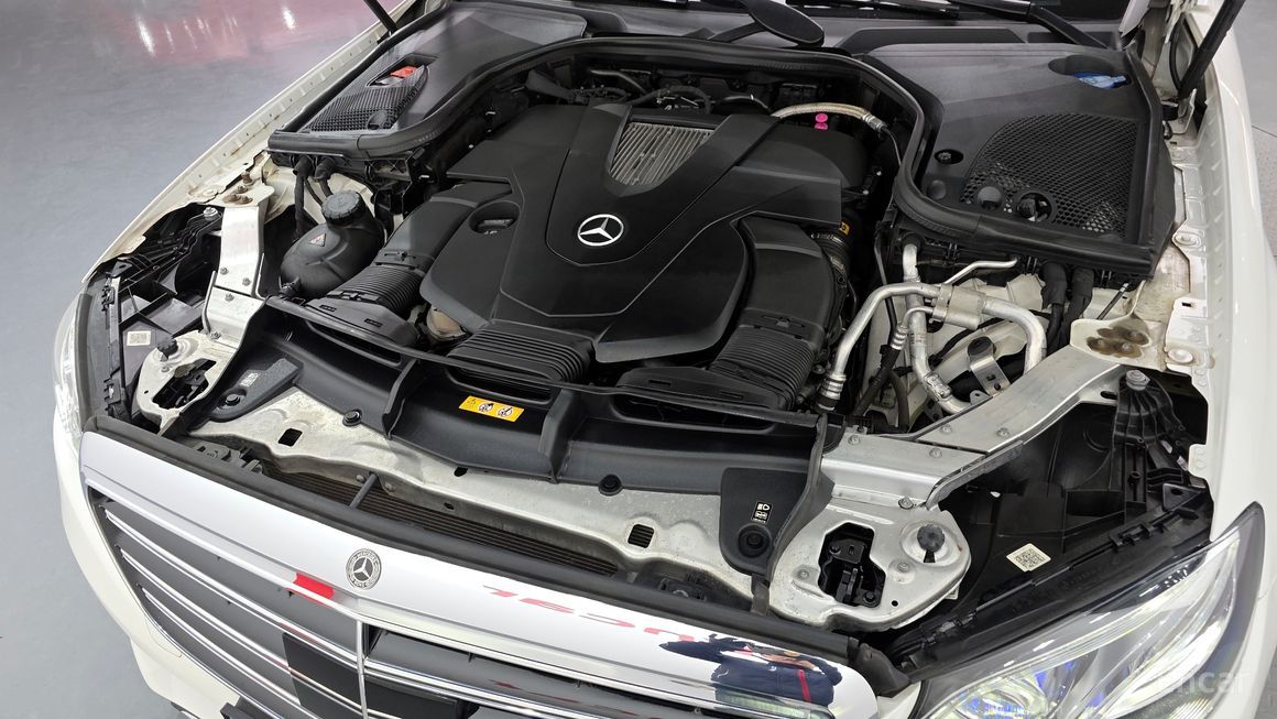 Mercedes-Benz E-Class - фото 5