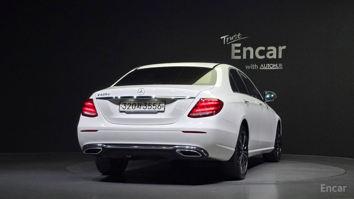 Mercedes-Benz E-Class - фото 3