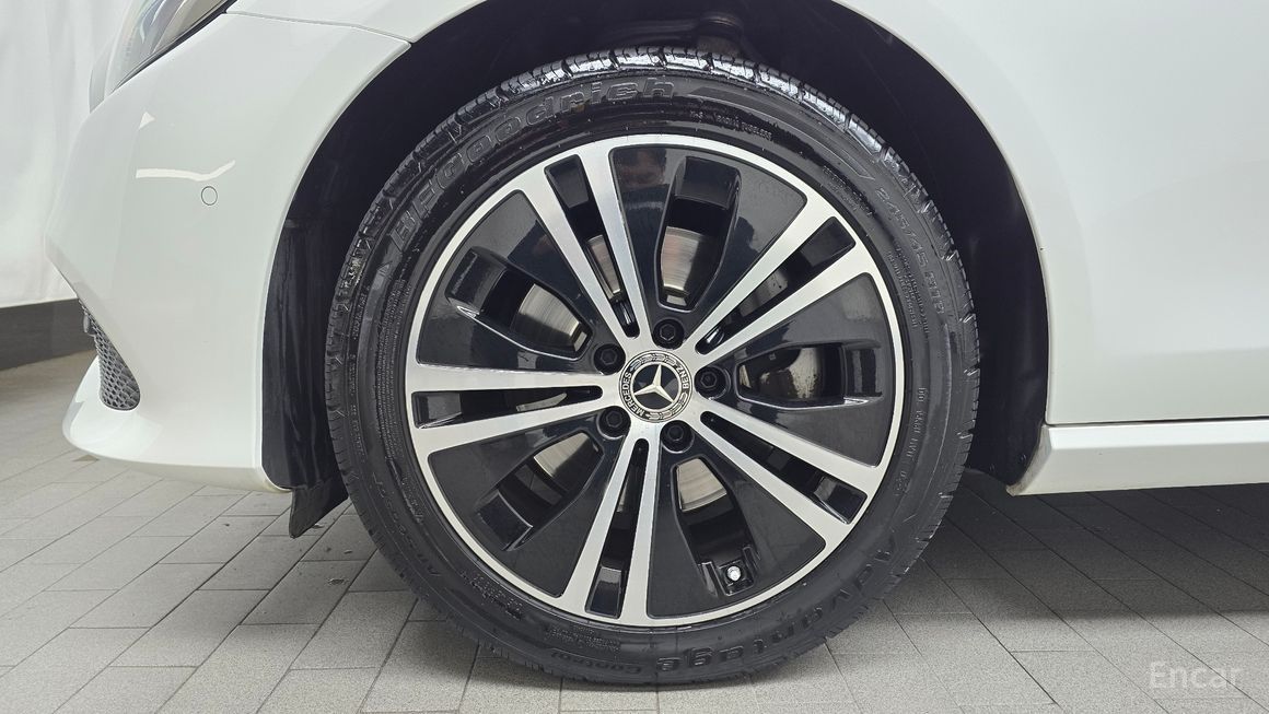 Mercedes-Benz E-Class - фото 4