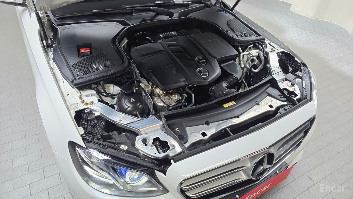 Mercedes-Benz E-Class - фото 5