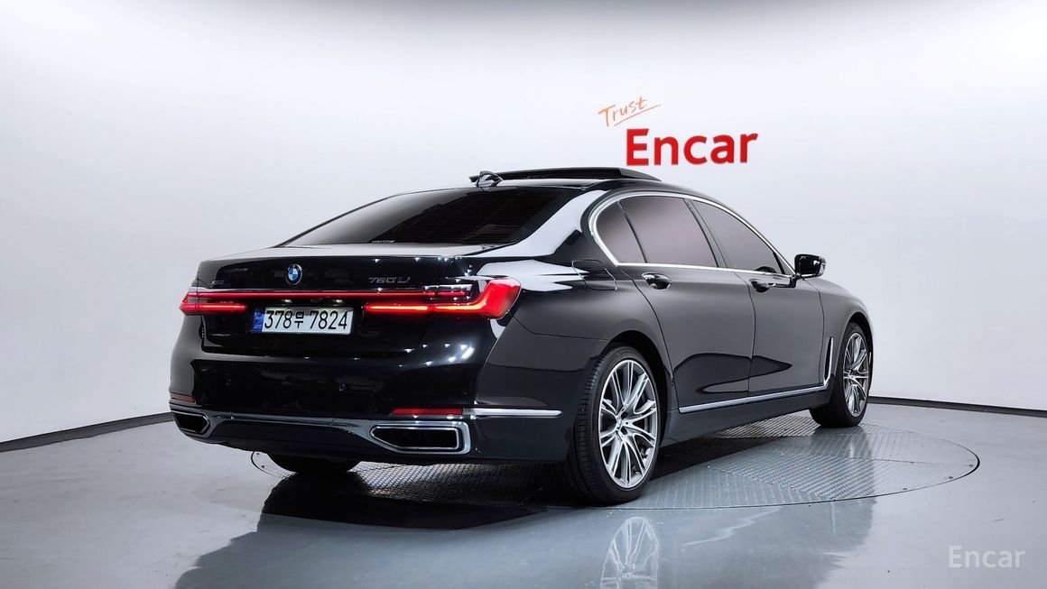 BMW 7 Series - фото 1