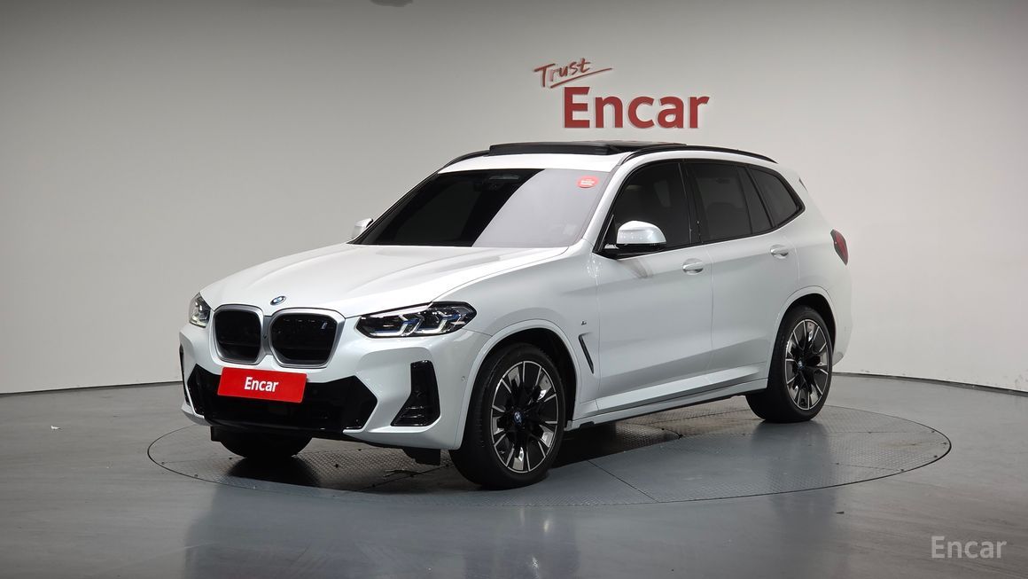 BMW iX3 - фото 0