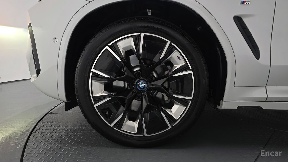 BMW iX3 - фото 4