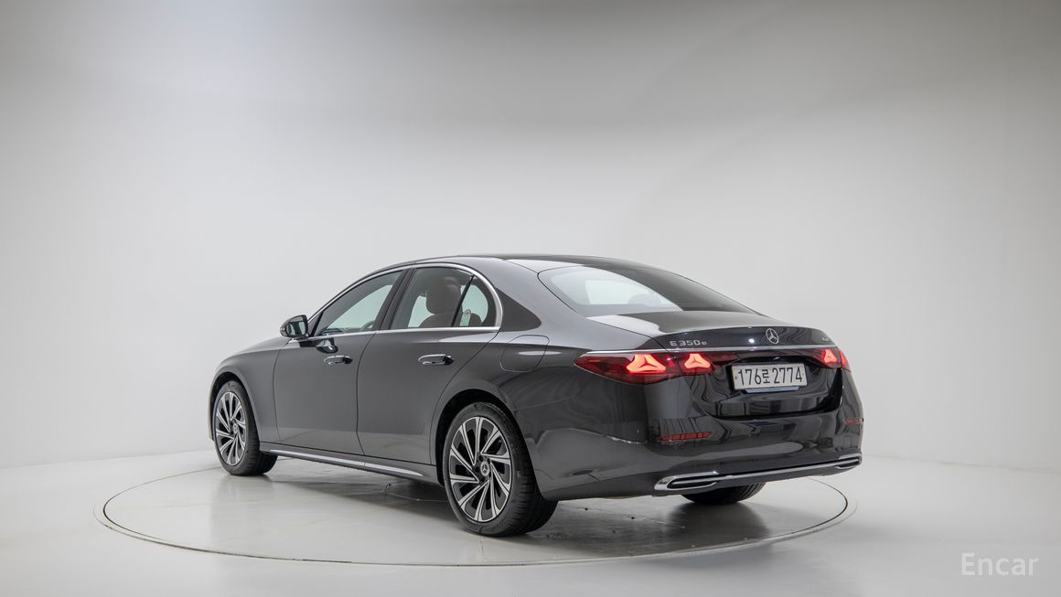 Mercedes-Benz E-Class - фото 1