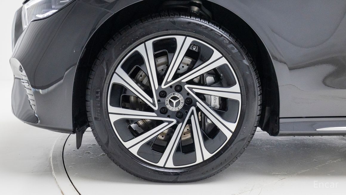 Mercedes-Benz E-Class - фото 4