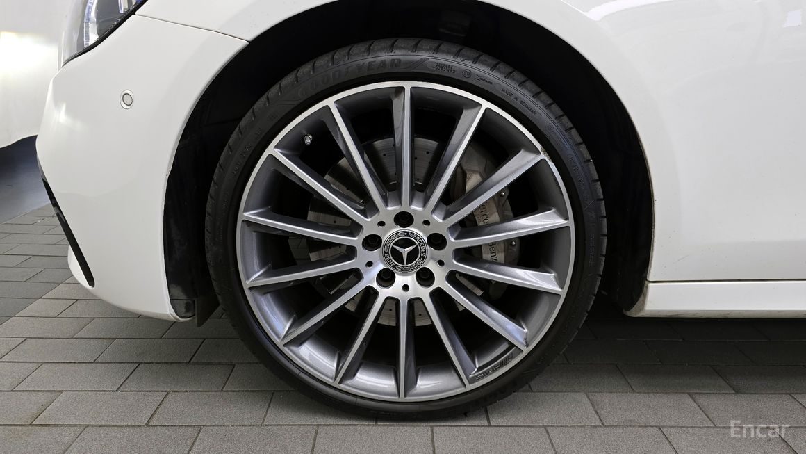 Mercedes-Benz E-Class - фото 4