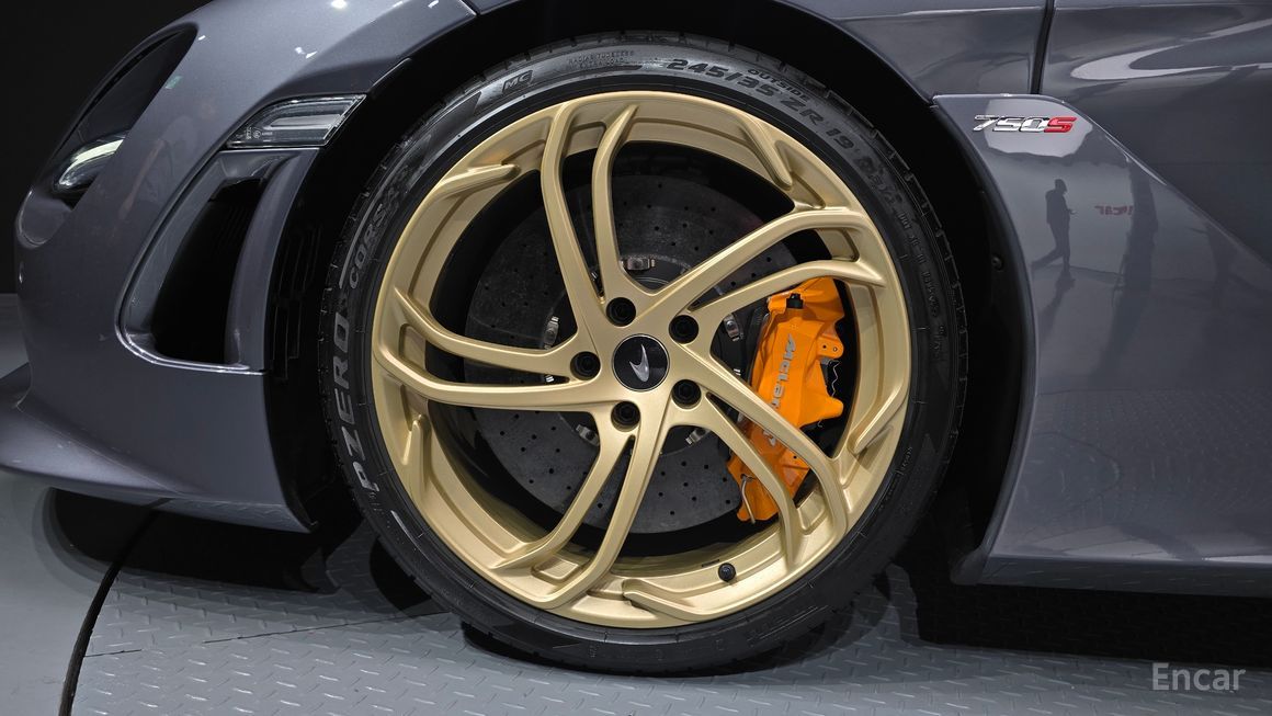 McLaren 750S - фото 4